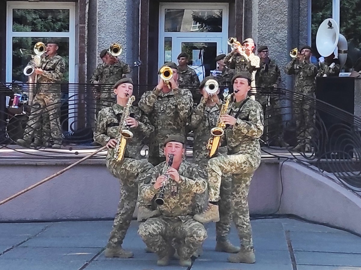 Відомий військовий оркестр виступив у КМФК
